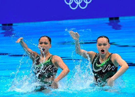 奥运选手水里表演时如何不花妆容？