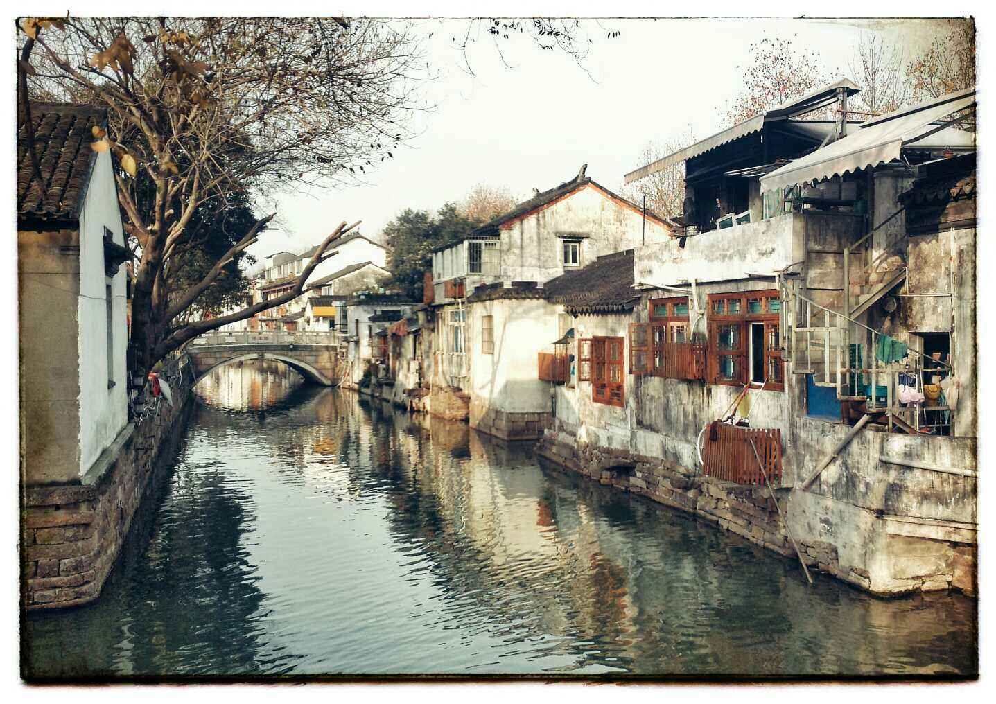 第八课小桥流水人家“那段日子”是怎样的日子？“那些美好的印象”是哪些美好的印象?