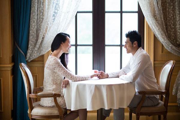 感觉和男朋友进展太快,我有些接受不了,该怎么跟他说呢?