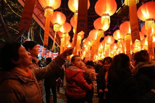 求答案,好难猜: ( )什么车,没有轮。 ( )什么猪,没有嘴。 ( )什么驴,没有毛。