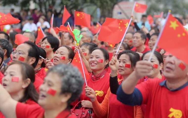 歌唱祖国说说歌词表达了怎样的思想感情？