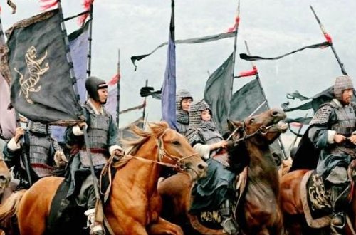 按兵不动的意思是