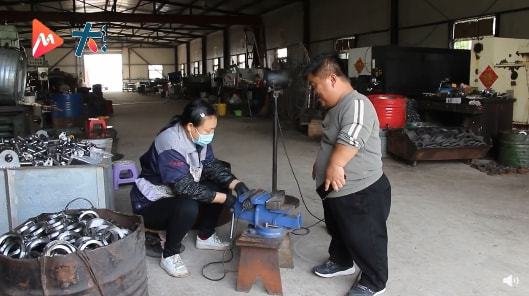 安徽身高1.1米小伙靠自己开4家公司，一路走来都经历了哪些坎坷？