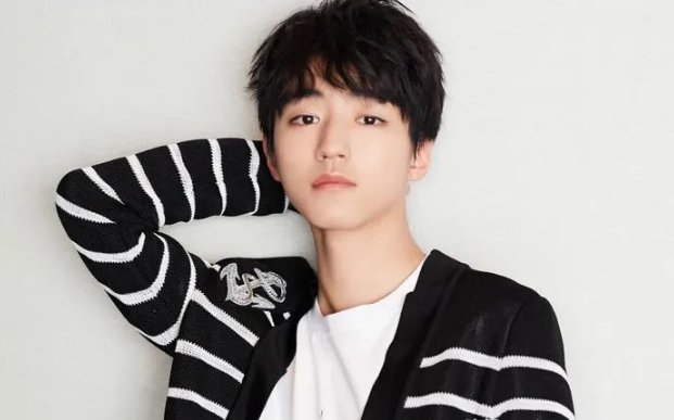 微博电影之夜内场王俊凯李冰冰握手互动,你知道他们哪些作品?