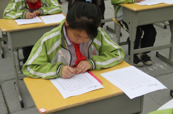 白吃干饭猜生肖