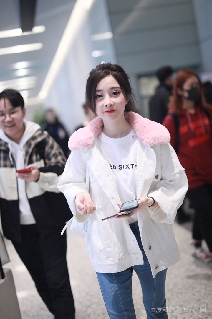 为什么斗鱼一姐冯提莫被封禁了呢？