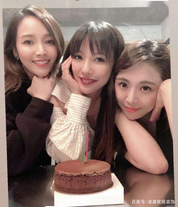 侯佩岑生日,李靓蕾低调点赞送祝福,她们之间的关系如何?