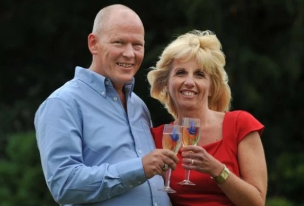 英国一对夫妻中奖8亿却不开心，这背后的原因是什么？