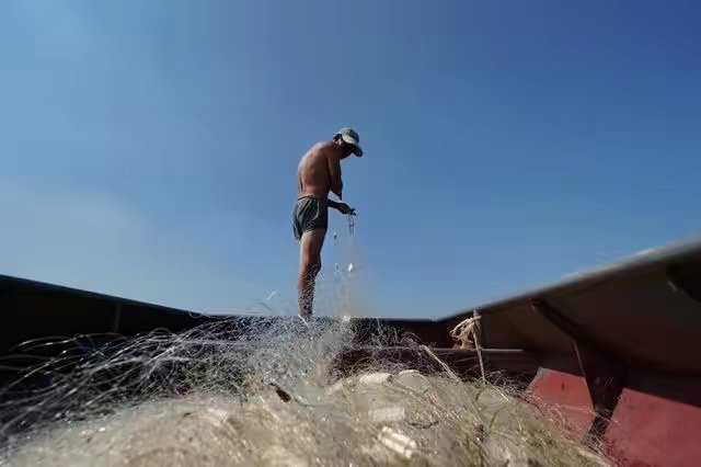 荣成非法捕捞事件相关队长被停职,事情原委是什么?