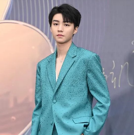 微博电影之夜内场王俊凯李冰冰握手互动，你知道他们哪些作品？