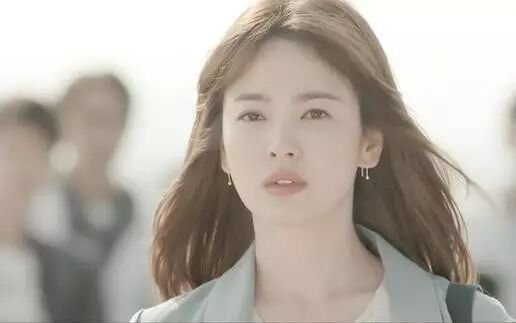 你觉得《太阳的后裔》中的姜暮烟是个怎样的人？