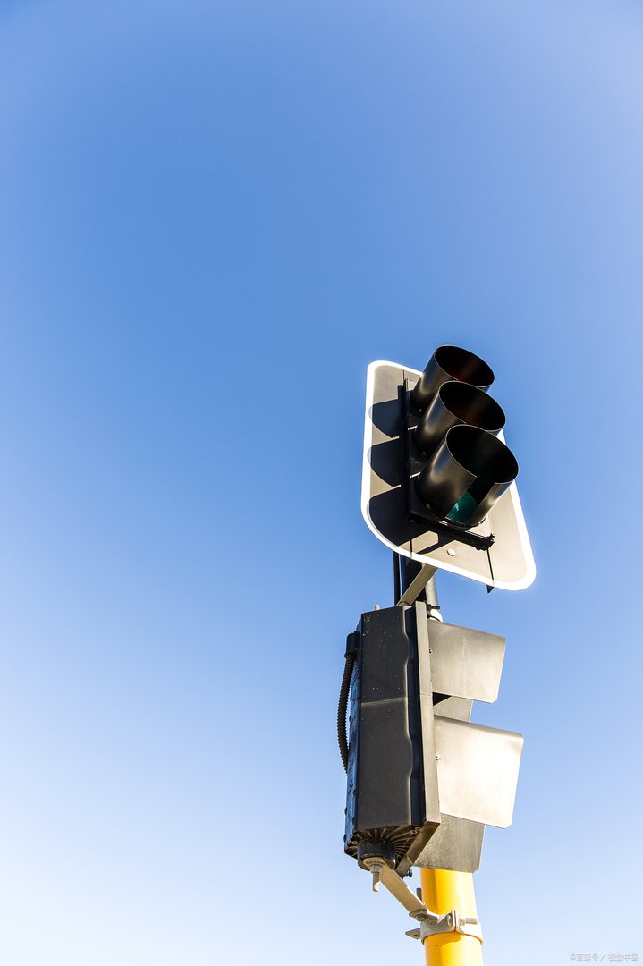 双层信号灯一红一绿