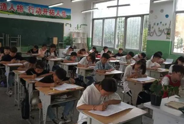 六年级的小学毕业考成绩怎么查呢？