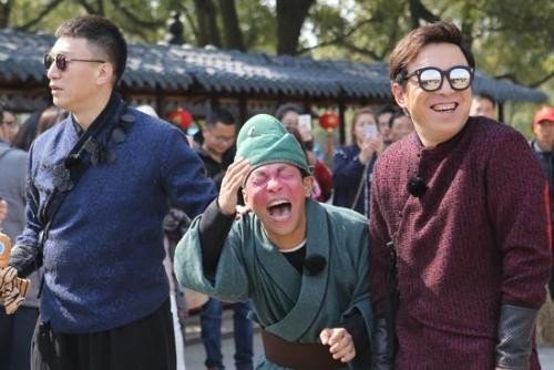 面红耳赤类似的四字词。