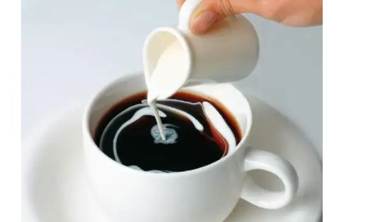 咖啡和牛奶的比例是多少?
