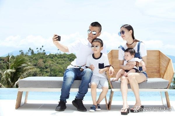 杨子说母亲赚了公司第一笔钱，他母亲就是个传奇人物，她母亲经历了什么？