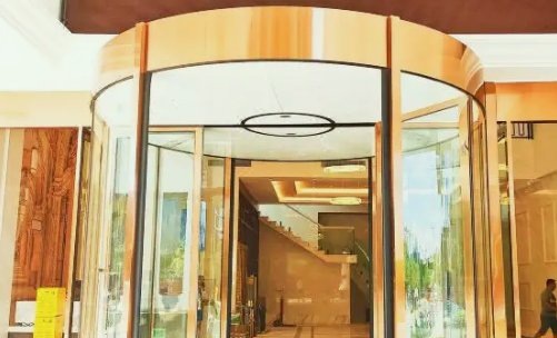 网友反映昆明隔离酒店不开空调，当地有关部门对此作何回应