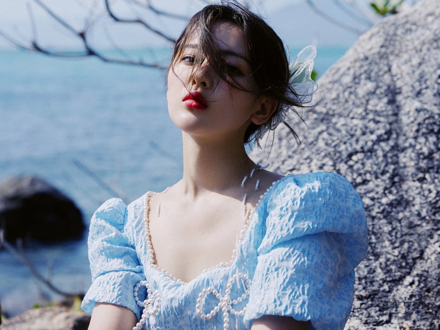 杨超越线上送孙俪披荆斩棘四件套，其中有何寓意？