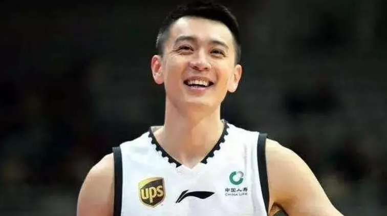 杨鸣老婆是富豪吗？