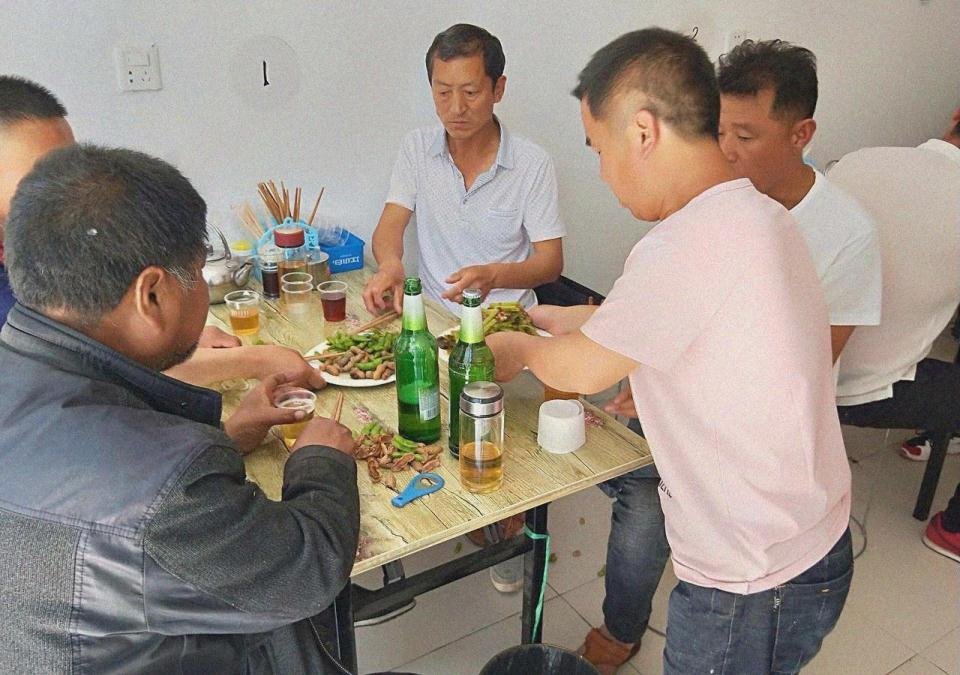 安徽身高1.1米小伙靠自己开4家公司，一路走来都经历了哪些坎坷？