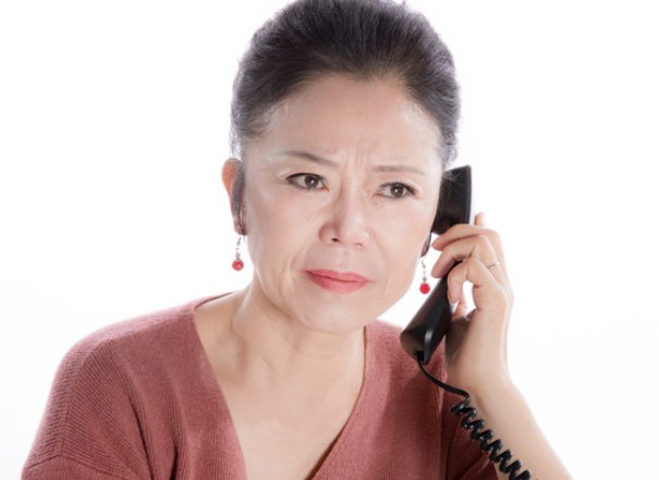 记者电话连线上海疫情求助者，安抚肺癌晚期阿姨情绪，阿姨需要哪些帮助？