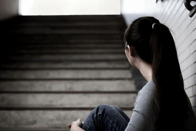 山西一男子在公交车上对女孩做“龌龊之事”，最终得到了什么处罚？