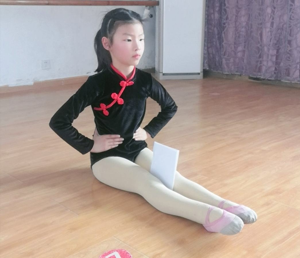 芭蕾吸腿伸腿的动作要领有哪些？