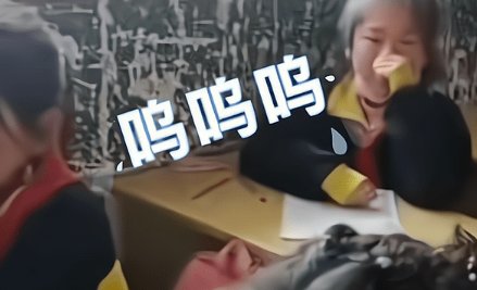 湖北一小学因疫情假期取消，同学们在教室哭成一片，老师是如何处理的？