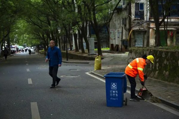 花生会让我们想到哪些默默无闻做贡献的人。看到下面的事物,你会想到哪些人?