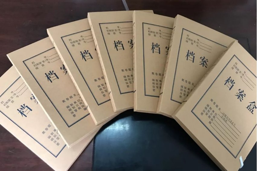 大学毕业生档案袋里面有什么资料啊？