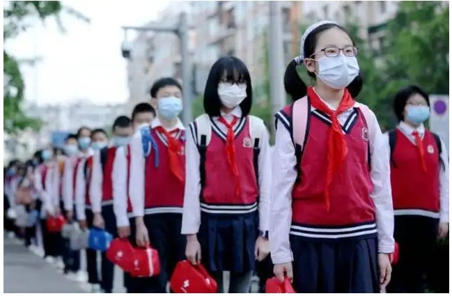 老师像雨露滋润着我让我什么?