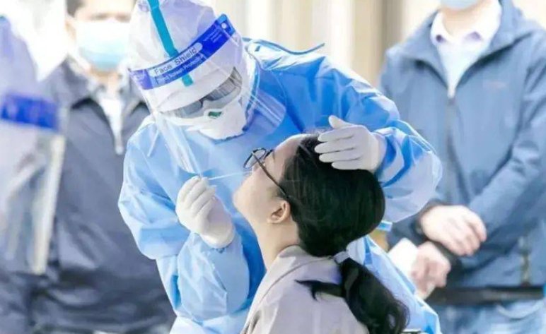 成都一小区出现100元高价民间核酸检测，这样的收费是否合理？