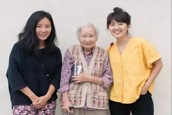 跟老阿姨去玩很开心的句子