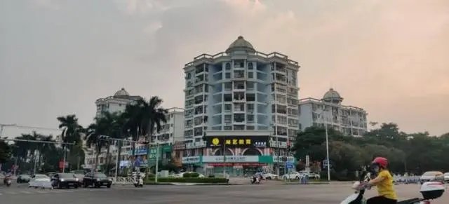 房价腰斩!北海、西双版纳房价回到5年前,前几年为啥猛涨?