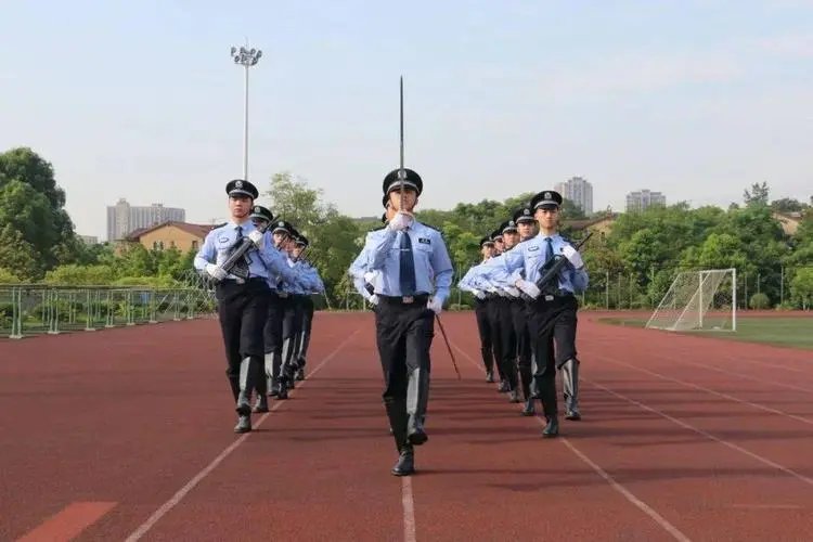重庆警察学院招生条件是什么？