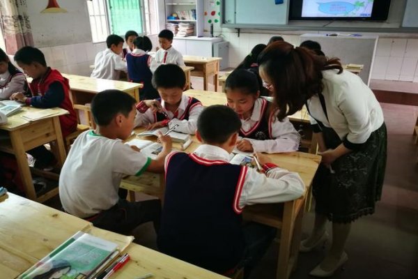 秋天来了补充句子一年级