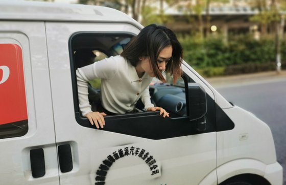 货拉拉案律师提新证据，女子是跳车，司机该承担法律责任吗？