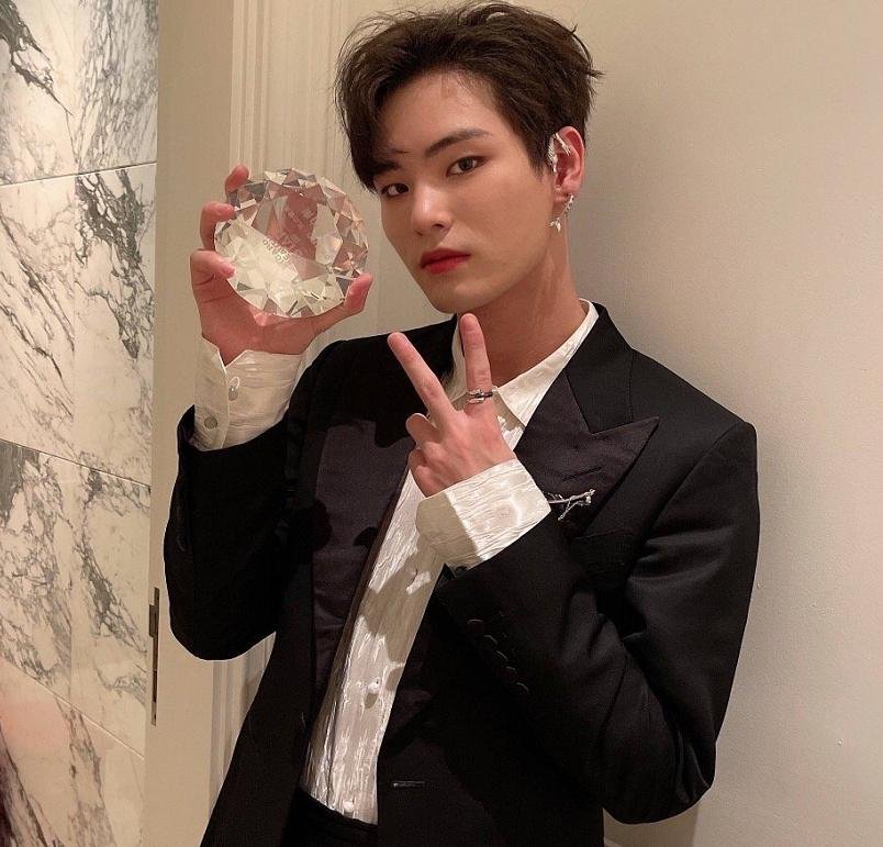 姚明明前女友再发文，到底是为爱疯狂还是不懂得自爱？