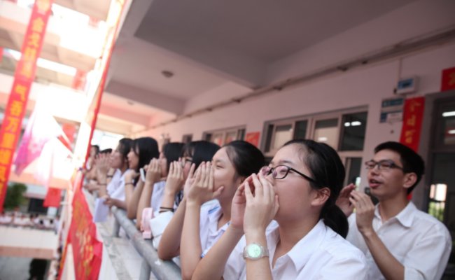 在高考的前一晚喊楼，是种什么样的体验？