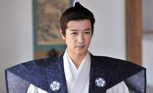 有谁知道日本<大奥>是讲什么的,一共有几部,怎么看才算正确的顺序,越详细越好!