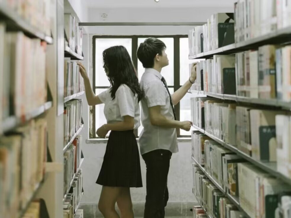 怎么看待图书馆腻歪的情侣?