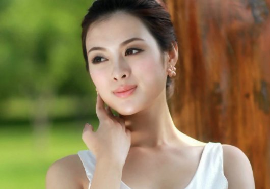 这个女记者叫什么名字求大神告知！！！