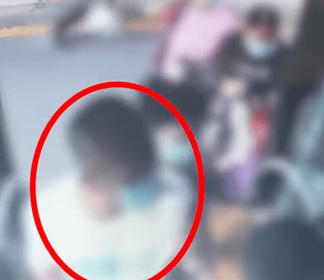 山西一男子在公交车上对女孩做“龌龊之事”，最终得到了什么处罚？