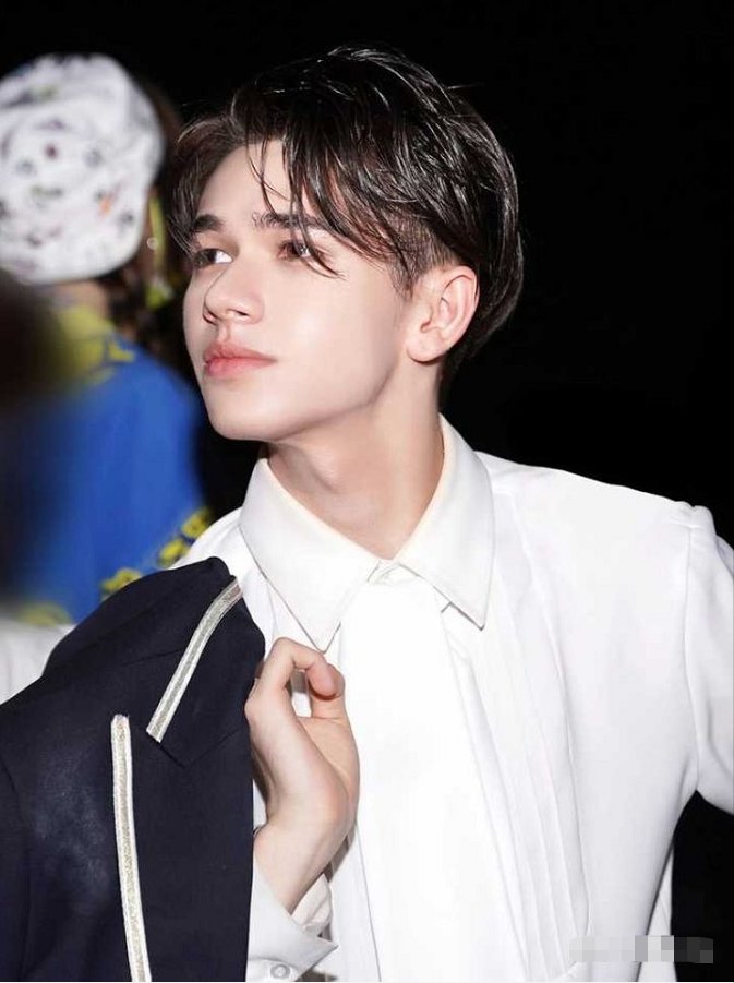 庆怜发文感谢俞更寅,你对他有了解吗?