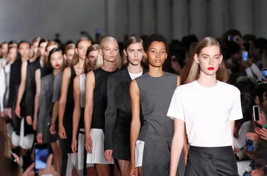 山东10后姐弟俩登上纽约时装周，这种经历对于孩子的发展好么？