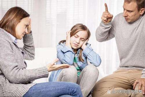 跟青春期的女儿吵架已经三天没有讲话了,作为家长该破冰与孩子沟通?