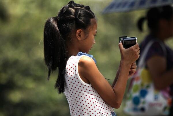 广西某干部多次性侵12岁“继女”，是继父变态还是母亲默许