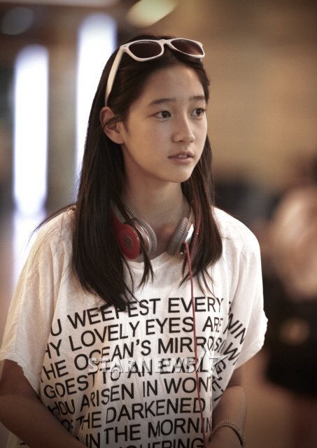 tara day by day mv中扮演盲人的是哪个妹子?