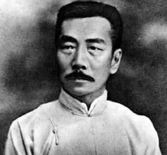 风波是以什么为线索展开叙述,全文以什么历史事件为背景？