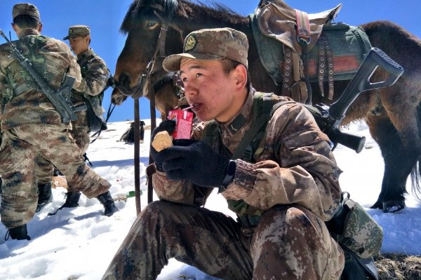 花生会让我们想到哪些默默无闻做贡献的人。看到下面的事物,你会想到哪些人?